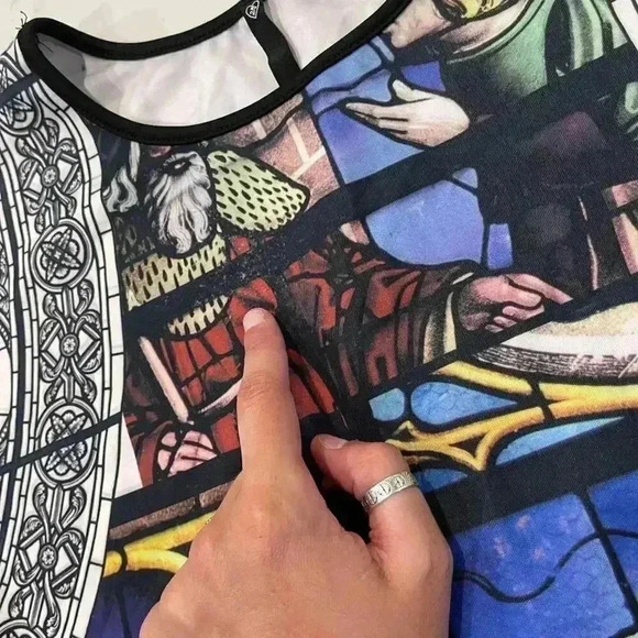 Love Culture Cathedral Stained Glass Short Sleeve Crop Top Shirt Women’s Large - Picture 3 of 7